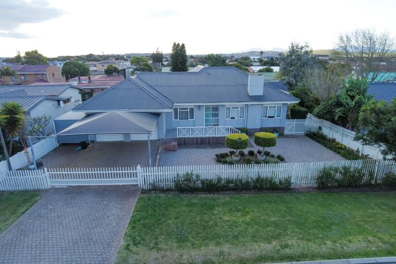 4 Bedroom Property for Sale in Hartenbos Central Western Cape